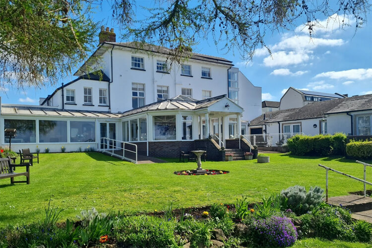Merton House Holiday Hotel - Image 1 - UK Tourism Online
