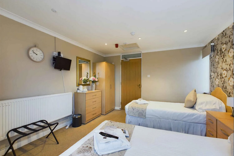 Merton House Holiday Hotel - Image 2 - UK Tourism Online