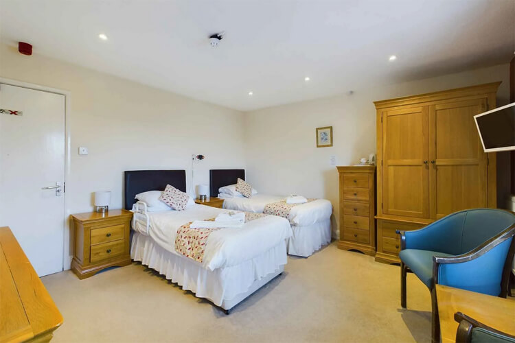 Merton House Holiday Hotel - Image 3 - UK Tourism Online