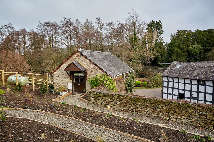 The Riverside at Aymestrey - Image 1 - UK Tourism Online