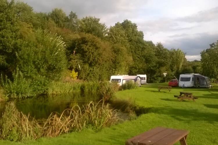 Canal Side Caravan Site - Image 2 - UK Tourism Online