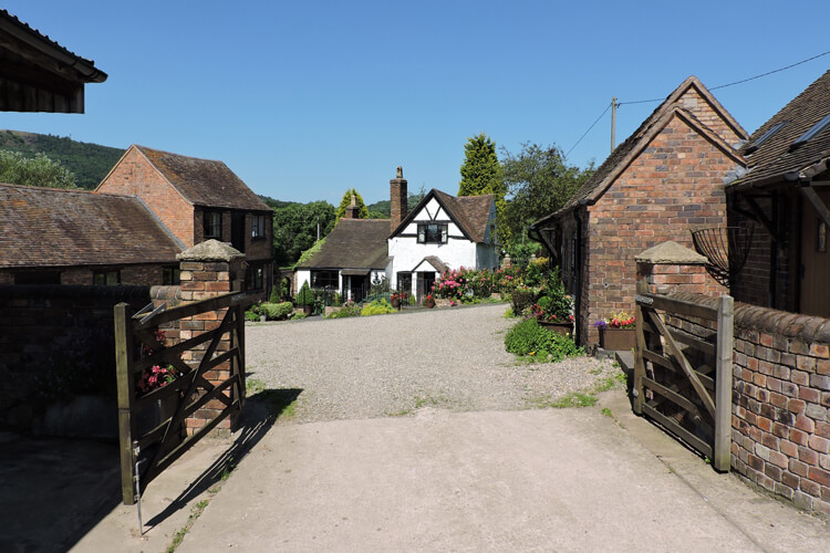 Morrells Wood Farm Cottages Cottages In Shrewsbury Shropshire Book 