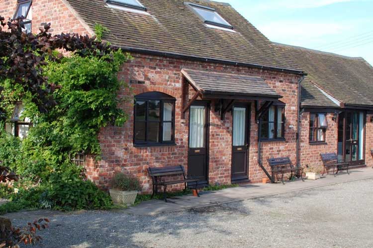 Ryton Farm Holiday Cottages & Fishing Pools - Image 1 - UK Tourism Online