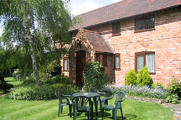 Pear Tree Holiday Cottages - Image 1 - UK Tourism Online