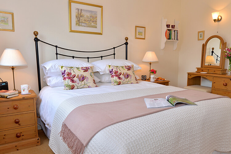 Heritage Mews Self Catering Cottage - Image 1 - UK Tourism Online