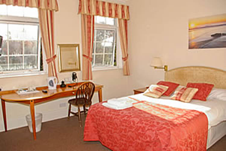 Hillmorton Manor - Image 1 - UK Tourism Online