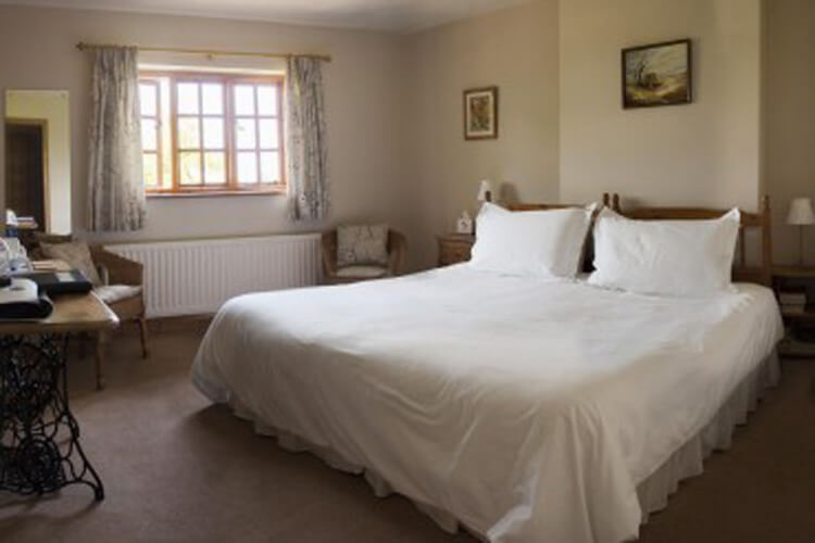 Larkrise Cottage - Image 1 - UK Tourism Online