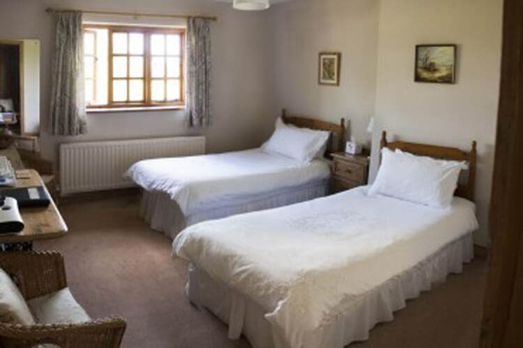 Larkrise Cottage - Image 3 - UK Tourism Online