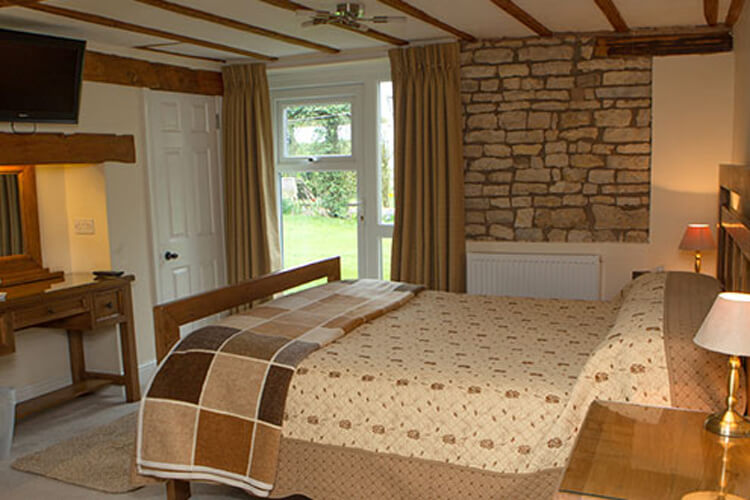 Redlands Farm Bed and Breakfast - Image 2 - UK Tourism Online