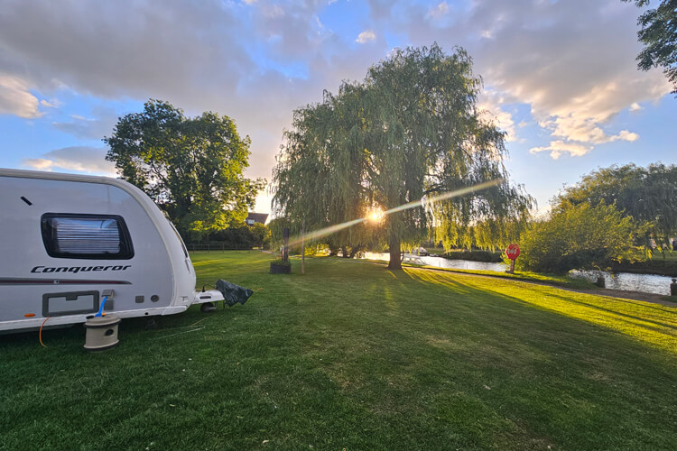 Riverside Park - Image 1 - UK Tourism Online