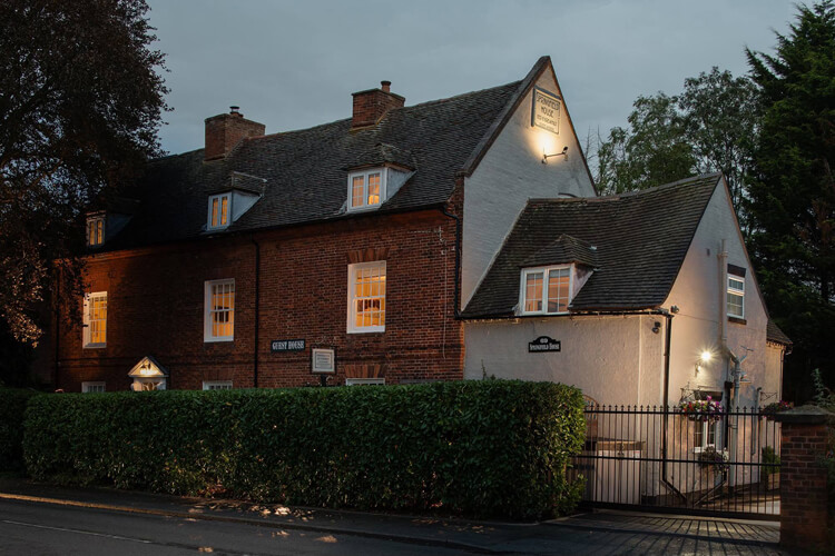 Springfield House - Birmingham Airport & NEC - Image 1 - UK Tourism Online