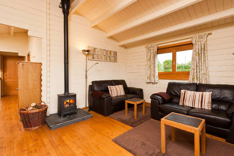 Cropvale Farm Lodge & Barns Evesham - Image 3 - UK Tourism Online