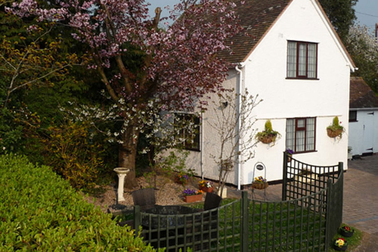 Garth Cottage - Image 1 - UK Tourism Online