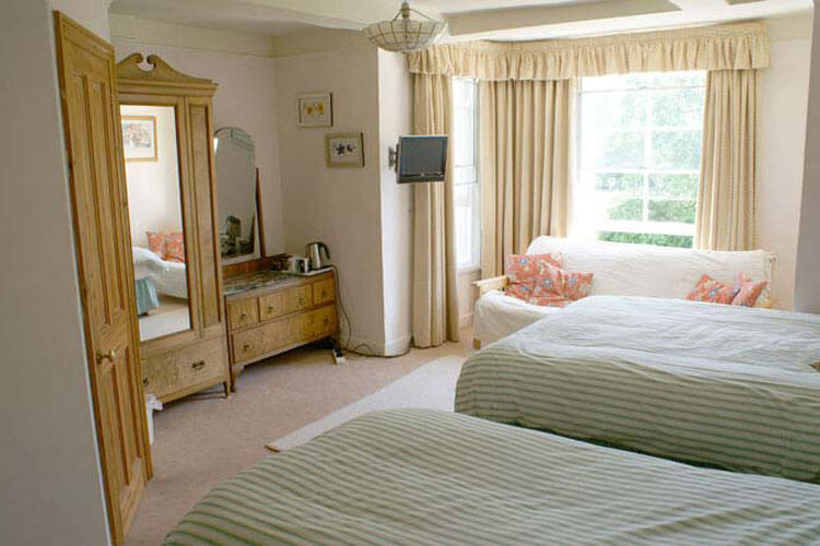 Haselor Farm Bed & Breakfast - Image 2 - UK Tourism Online