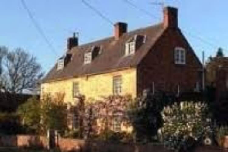 Holloway Farm House - Image 1 - UK Tourism Online