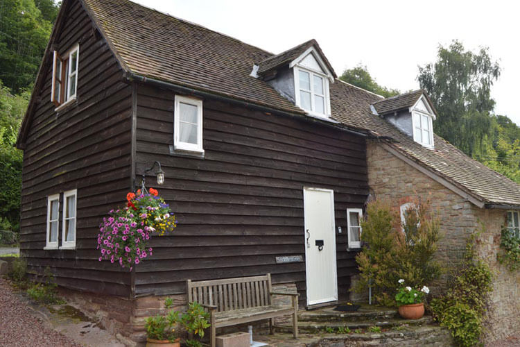Whitewells Farm Cottages - Image 3 - UK Tourism Online