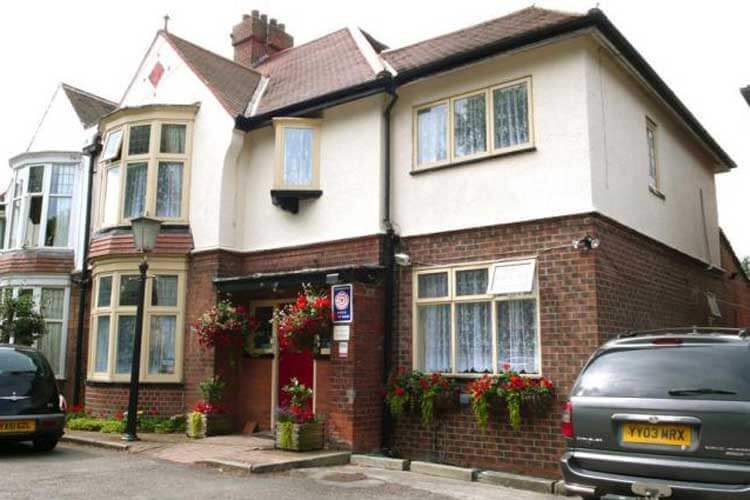 Acorn Guest House in Hull - Image 1 - UK Tourism Online