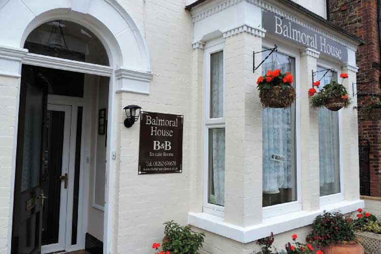 Balmoral Guest House - Image 1 - UK Tourism Online
