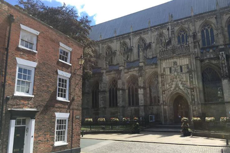 Beverley Minster House - Image 1 - UK Tourism Online