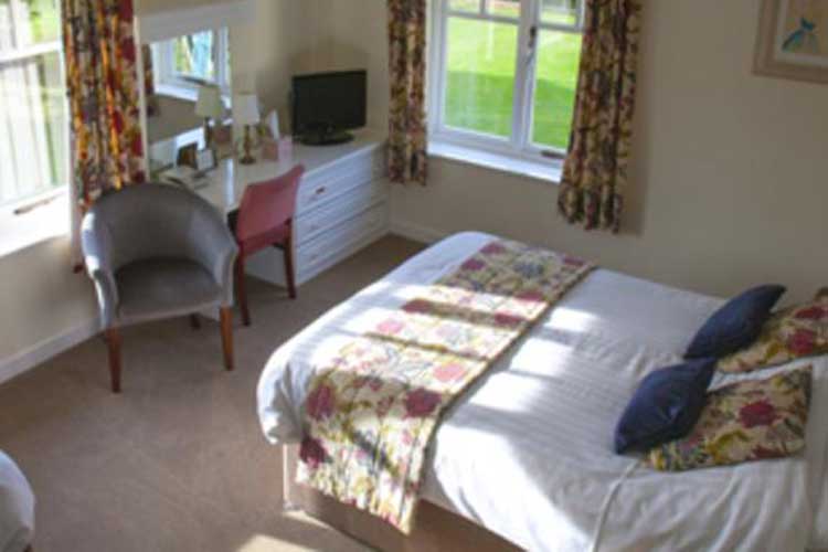 Burton Lodge Guest House - Image 3 - UK Tourism Online