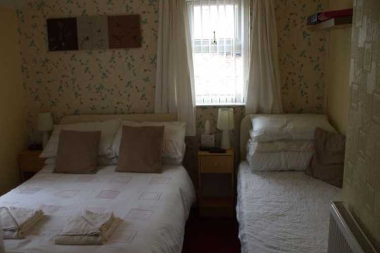 Oakwell Guest House - Image 3 - UK Tourism Online
