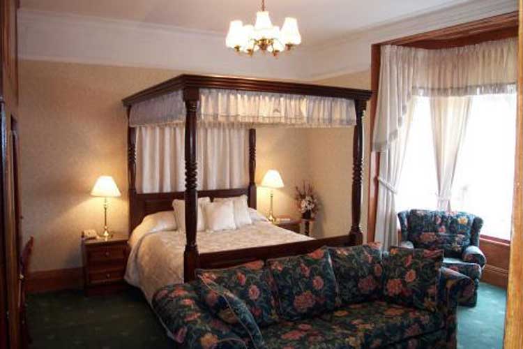 Revelstoke Hotel - Image 2 - UK Tourism Online