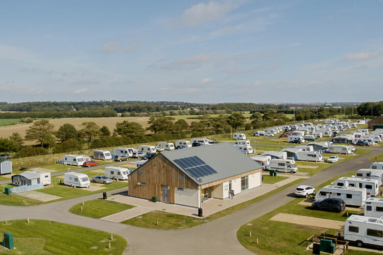 South Cliff Caravan Park - Image 1 - UK Tourism Online