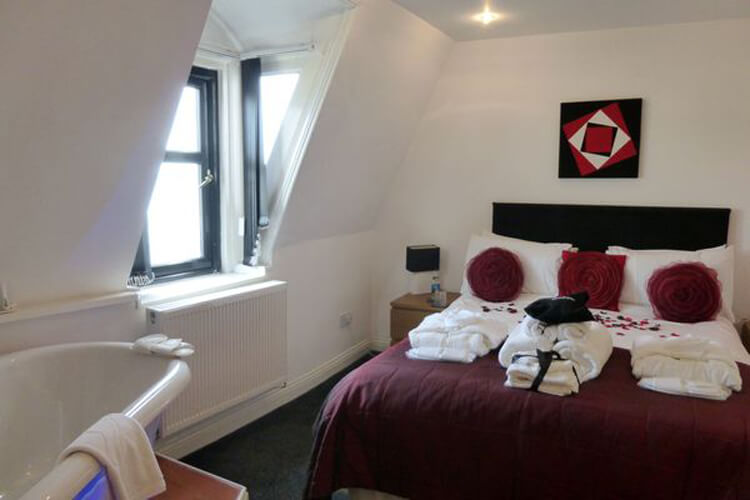 The Carlton Holiday Apartments - Image 4 - UK Tourism Online