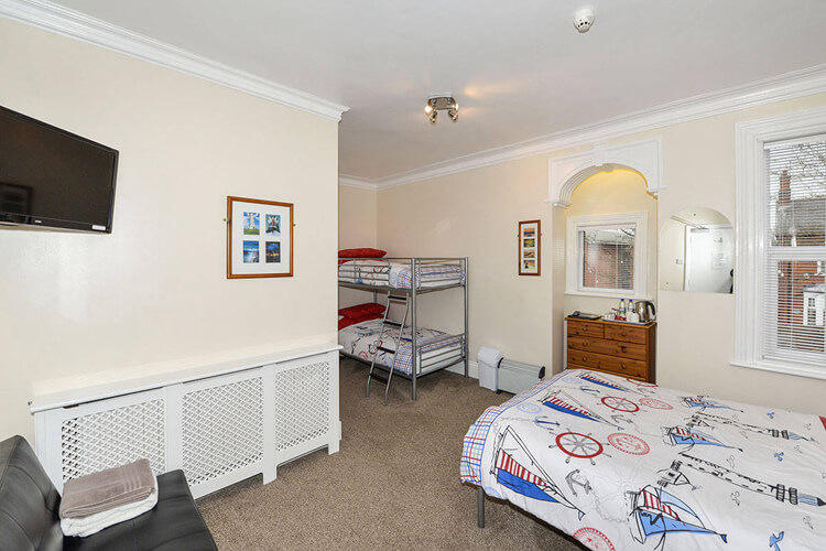 The Ivanhoe Guest House - Image 1 - UK Tourism Online