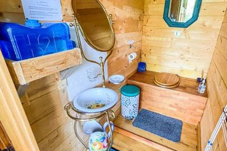 Acorn Glade Glamping - Image 4 - UK Tourism Online