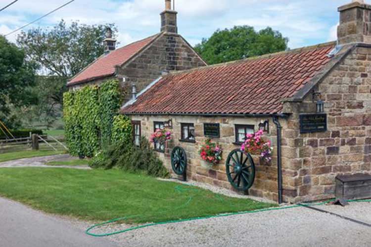 Ann's Cottage & The Old Smithy - Image 1 - UK Tourism Online