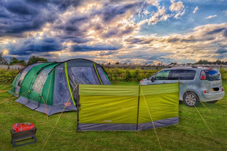 Apple Blossom Caravan and Camping Park - Image 1 - UK Tourism Online