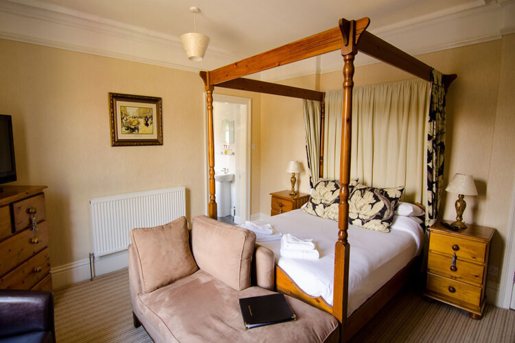 Arundel House Hotel - Image 1 - UK Tourism Online