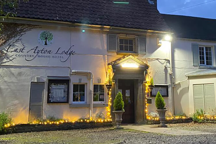 East Ayton Lodge Hotel - Image 1 - UK Tourism Online