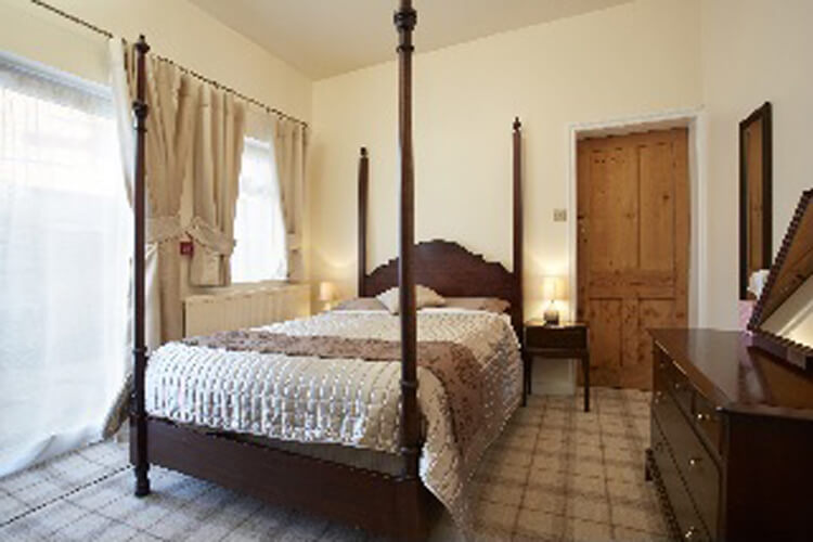 Fourposter Lodge - Image 2 - UK Tourism Online