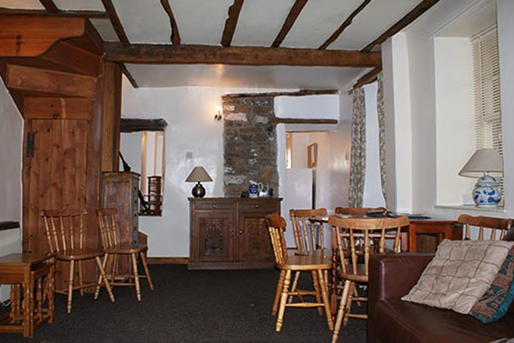 Half Moon House Holiday Cottage - Image 2 - UK Tourism Online