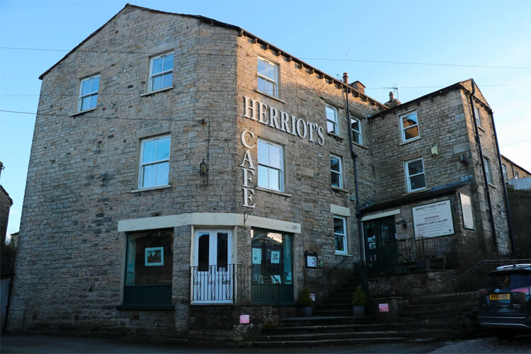 Herriots Guest House and Gallery - Image 1 - UK Tourism Online