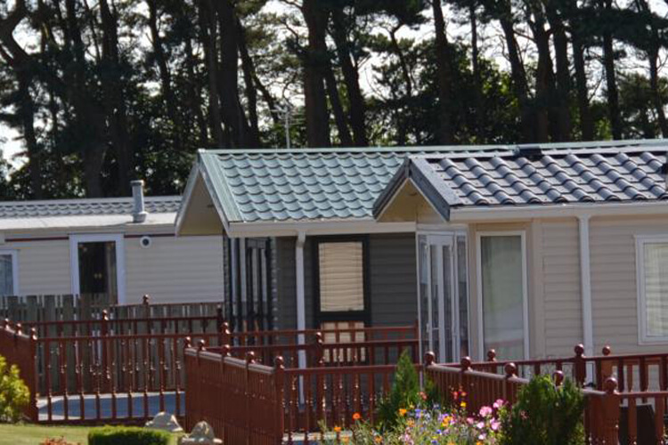 Jacobs Mount Caravan & Camping Park - Image 2 - UK Tourism Online