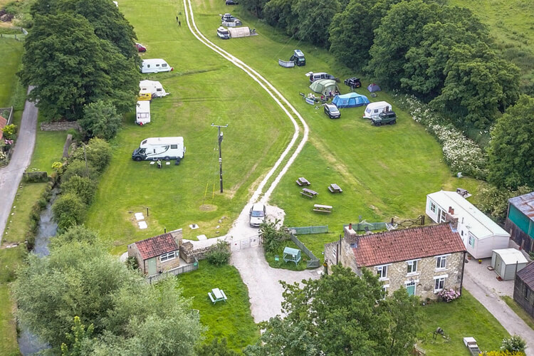 Low Farm Campsite - Image 1 - UK Tourism Online