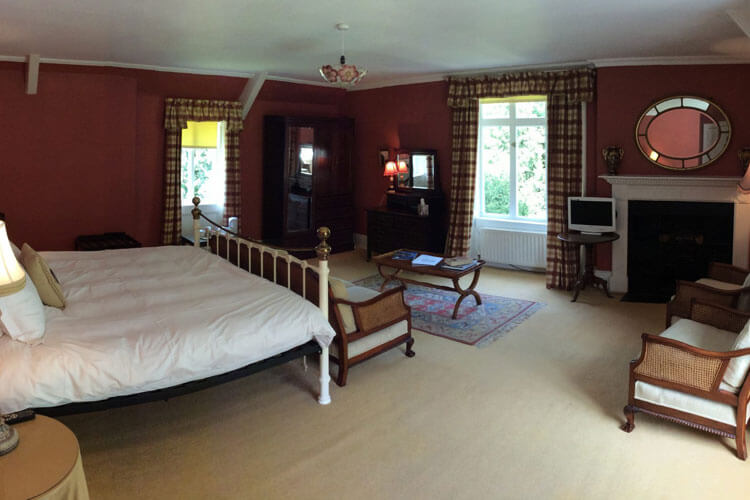 Newburgh House Bed & Breakfast Holiday Accommodation - Image 1 - UK Tourism Online
