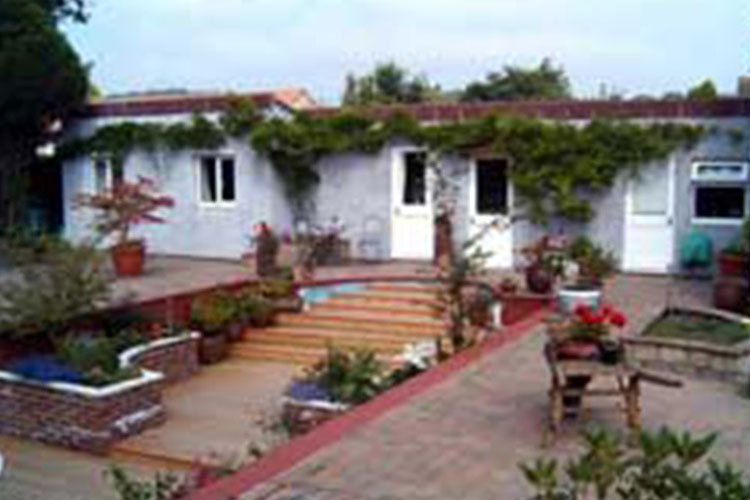Red Roofs Bed & Breakfast - Image 1 - UK Tourism Online