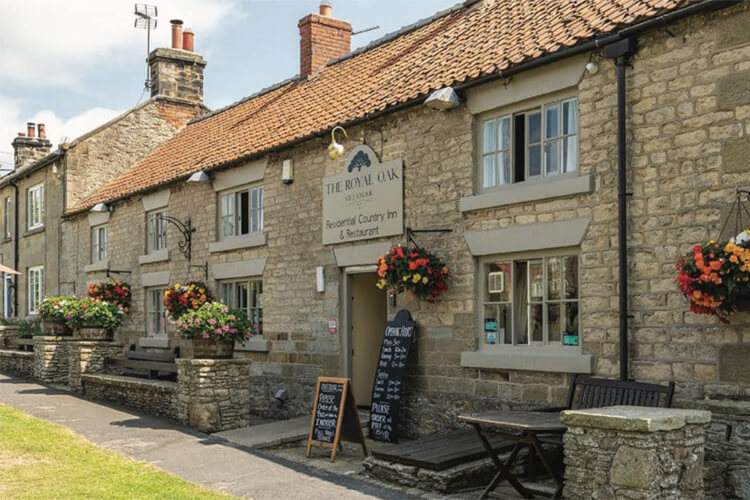 Royal Oak Inn - Image 1 - UK Tourism Online