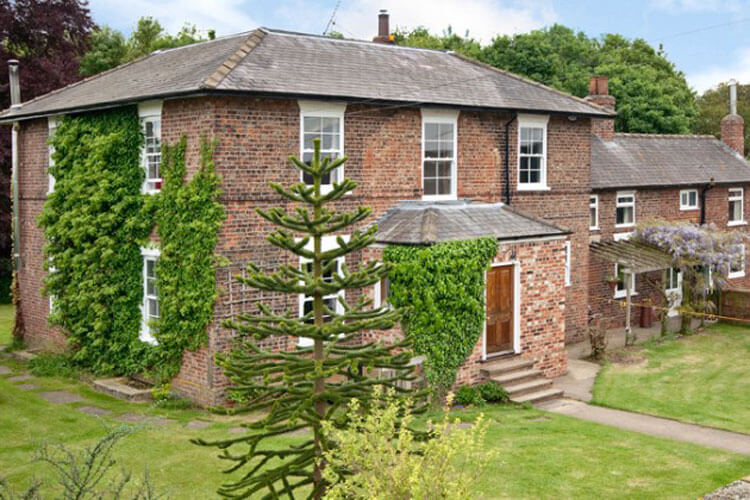 Rusholme Grange Holiday Cottage - Image 1 - UK Tourism Online