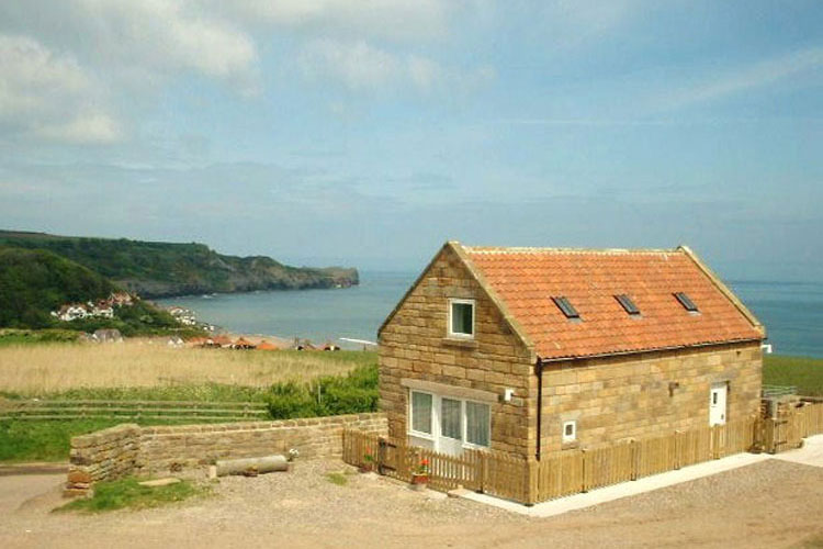 Sandsend Bay Cottages - Image 1 - UK Tourism Online