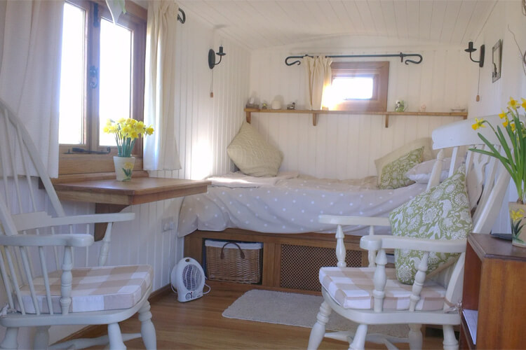 Shepherds Hut Bilsdale - Image 3 - UK Tourism Online