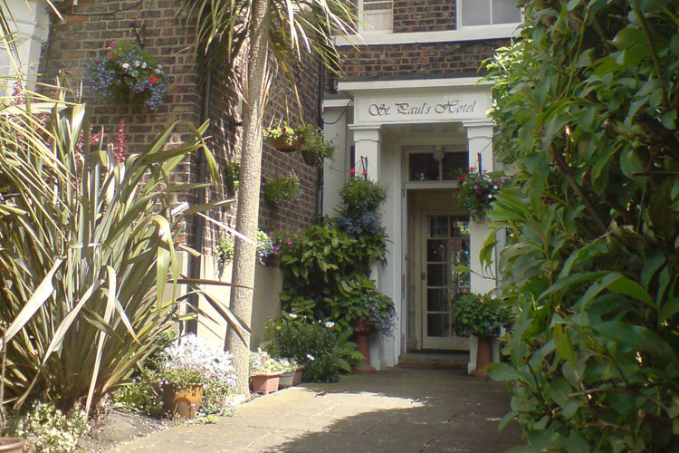 St. Paul's Lodge - Image 1 - UK Tourism Online