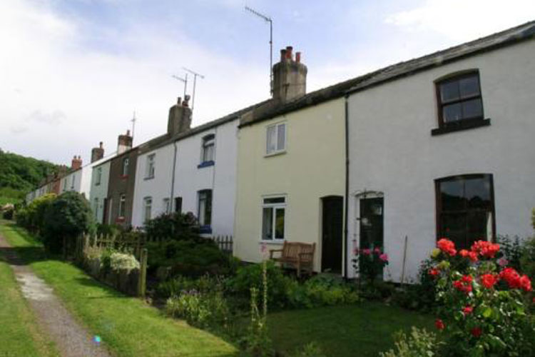 Steamview Holiday Cottage - Image 1 - UK Tourism Online