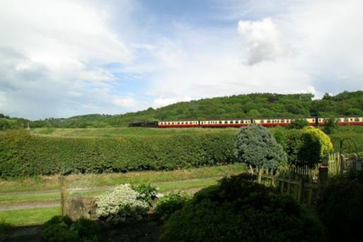 Steamview Holiday Cottage - Image 5 - UK Tourism Online