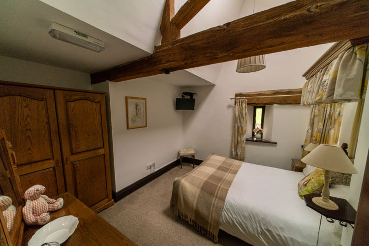 Stonelands Farmyard Cottages - Image 2 - UK Tourism Online