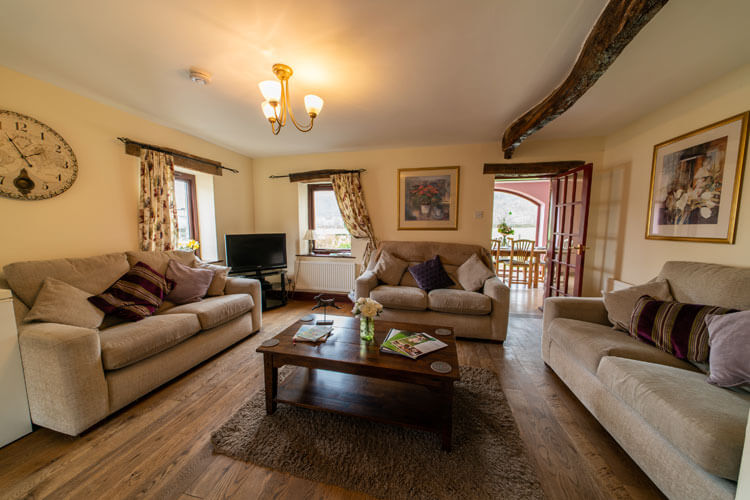 Stonelands Farmyard Cottages - Image 4 - UK Tourism Online